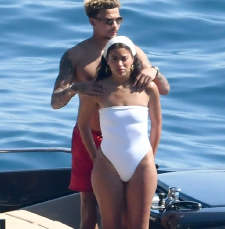 Tin mới nhất bóng đá trưa 16/6: SAO tuyển Anh lộ “ảnh nóng” bên tình mới